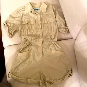 Jumper from Alice + Olivia without tag but never used, missing the belt